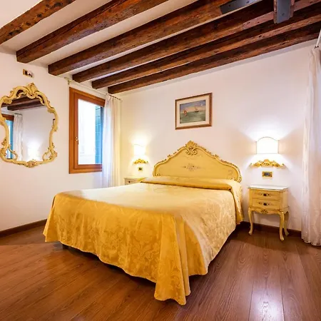 Ca' Pinelli * Venetië